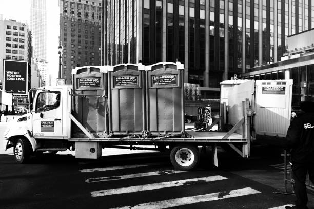 Best Porta potty delivery and setup  in Savannah, MO
